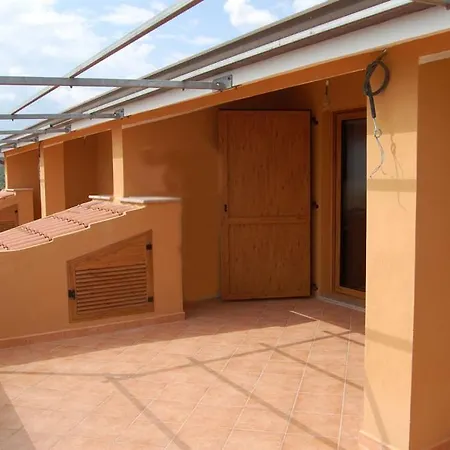 Elegante Dotato Di Veranda Con Vista Mare C64 * Maladroxia